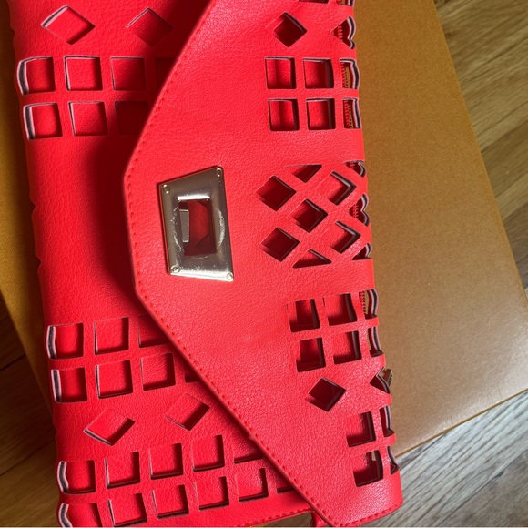 Gorgeous Clutch! - Picture 8 of 12